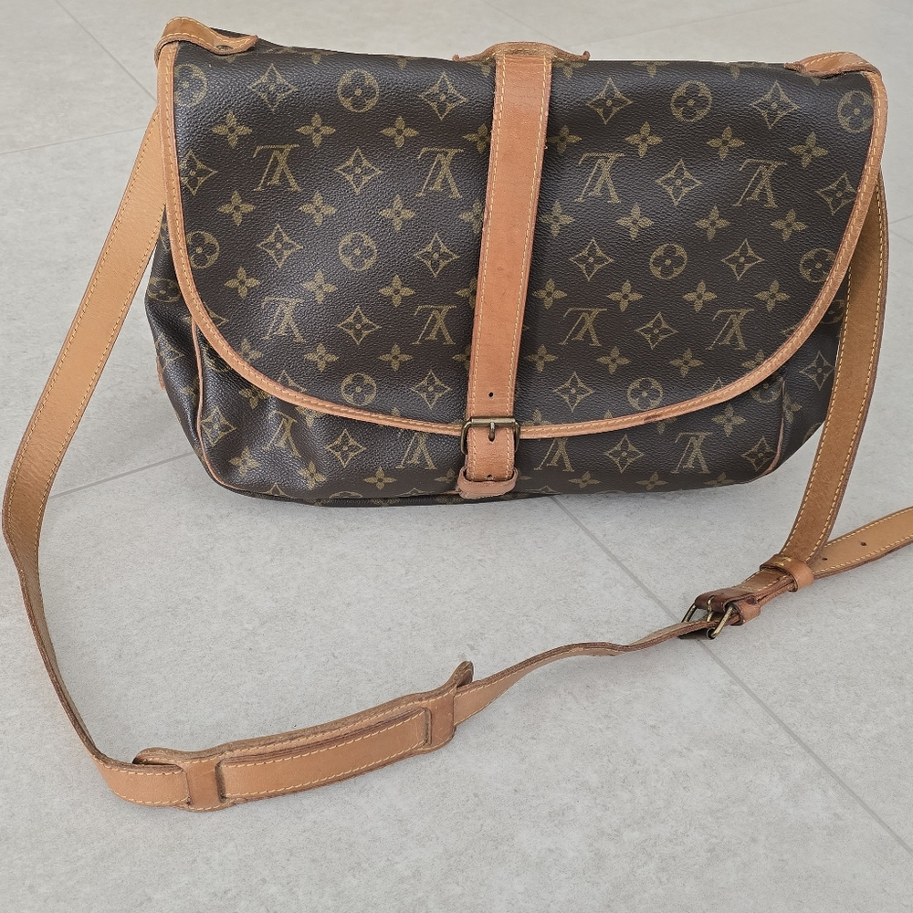 Louis Vuitton Brown Monogram Men's Messenger Bag AR0941 (READ) - Picture 3 of 17